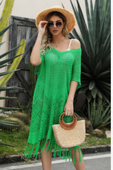 Robe en tricot à col en V, manches courtes et ourlet à franges